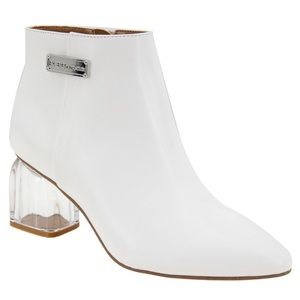 NWT BCBGeneration White Booties Sz 7.5